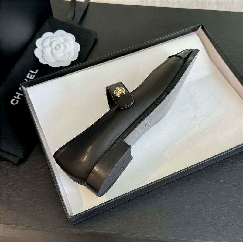 Ch**el gold interlock mary janes in black calfskin