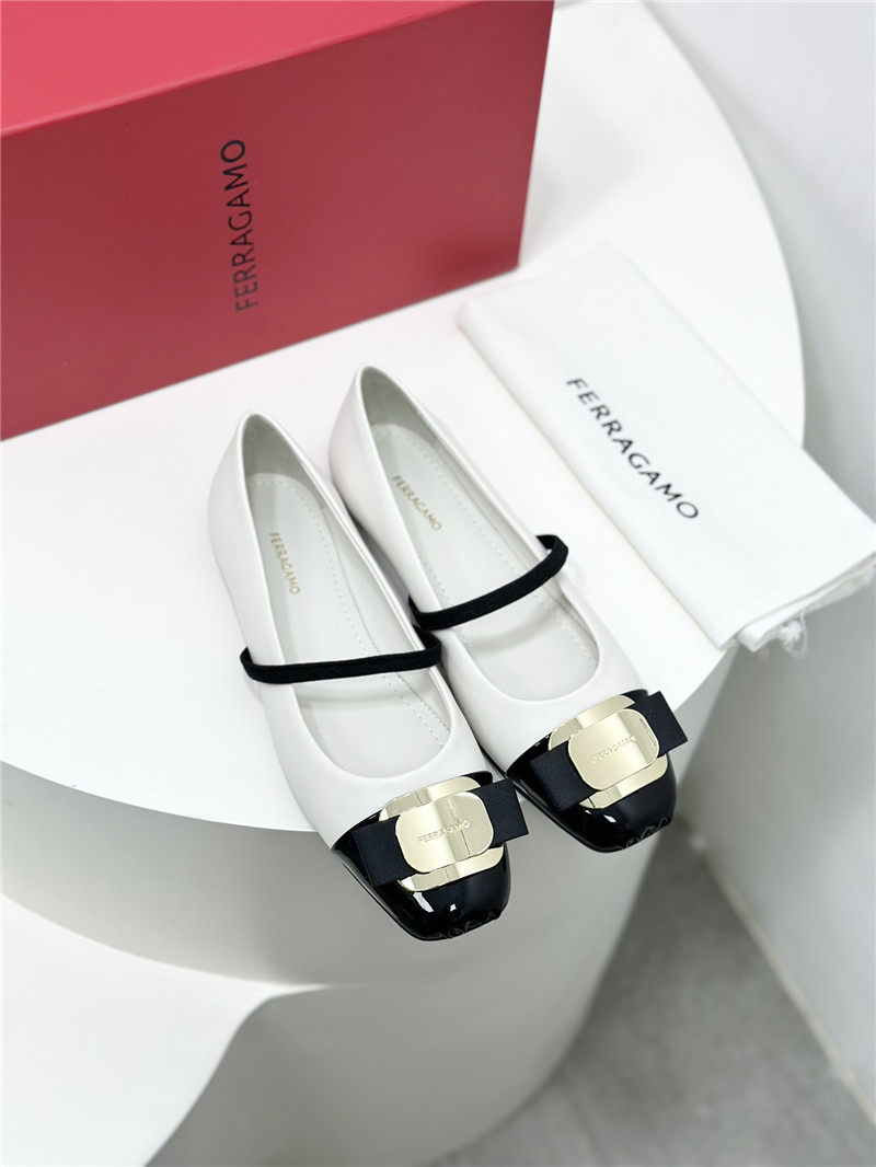 Ferragamo New Vara Plate Ballet Flat Nappa white and black