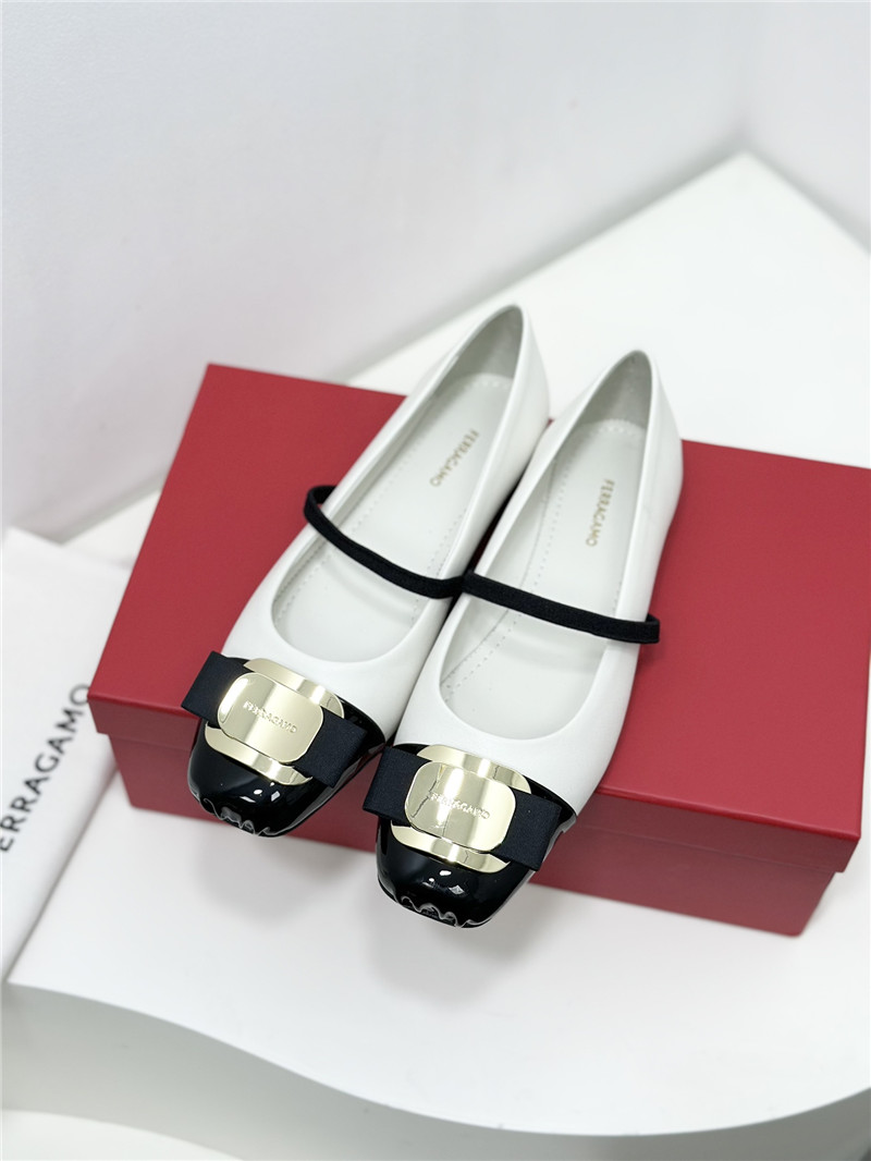 Ferragamo New Vara Plate Ballet Flat Nappa white and black