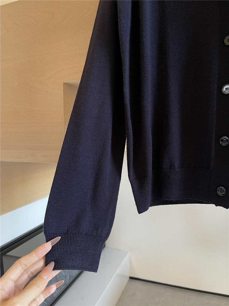 Va1e*ntin0 v neck knitted cardigan cheap replica designer clothes