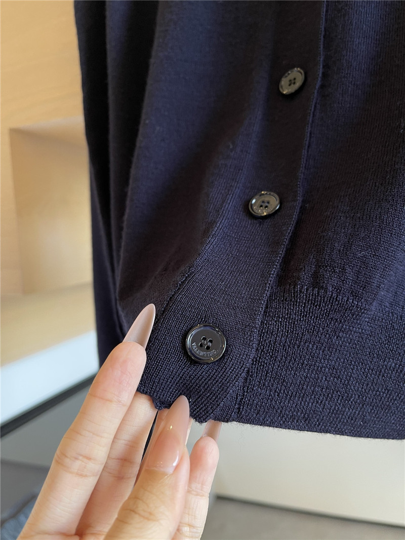 Va1e*ntin0 v neck knitted cardigan cheap replica designer clothes