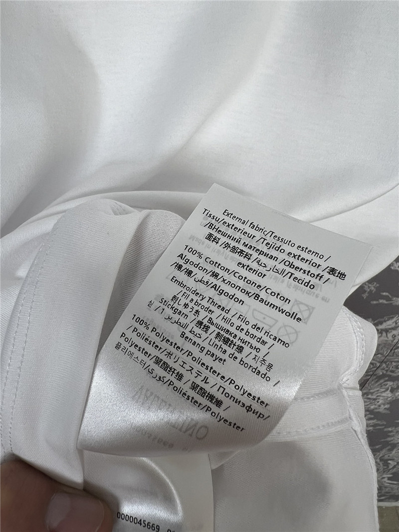 Va1e*ntin0 simple t-shirt cheap replica designer clothes