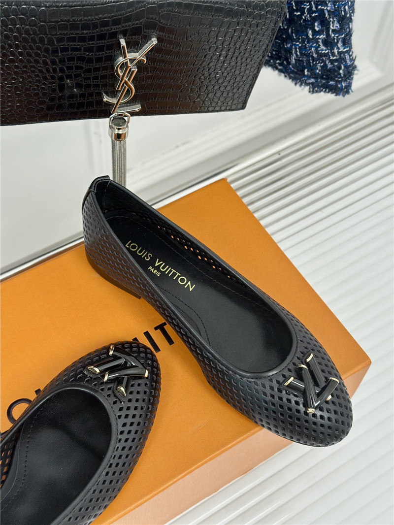 l0vis Vvtt0n shake flat ballerinas in black perforated lambskin