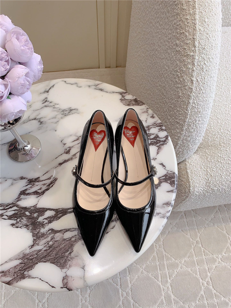 Roger Vivier Virgule Mary Jane Pumps Black Patent Leather