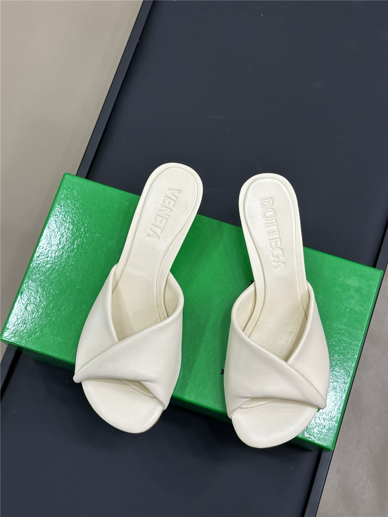 b0tt*ga Ven*ta mid heel blink mule in sea salt lambskin