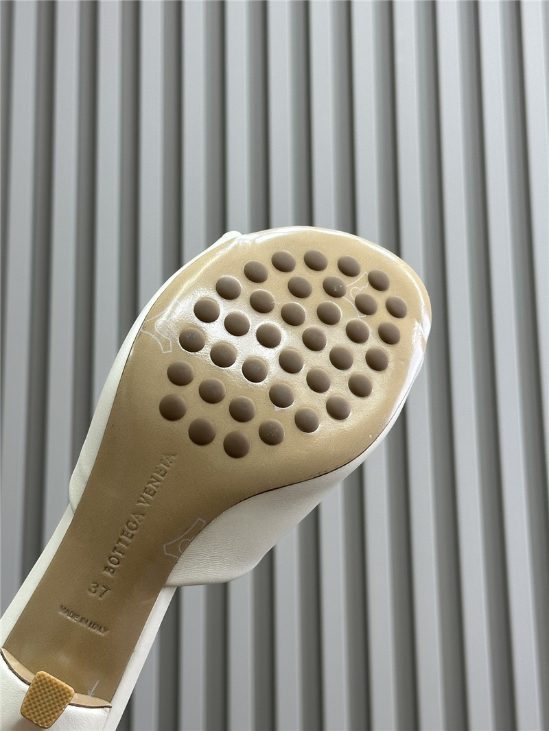 b0tt*ga Ven*ta mid heel blink mule in sea salt lambskin