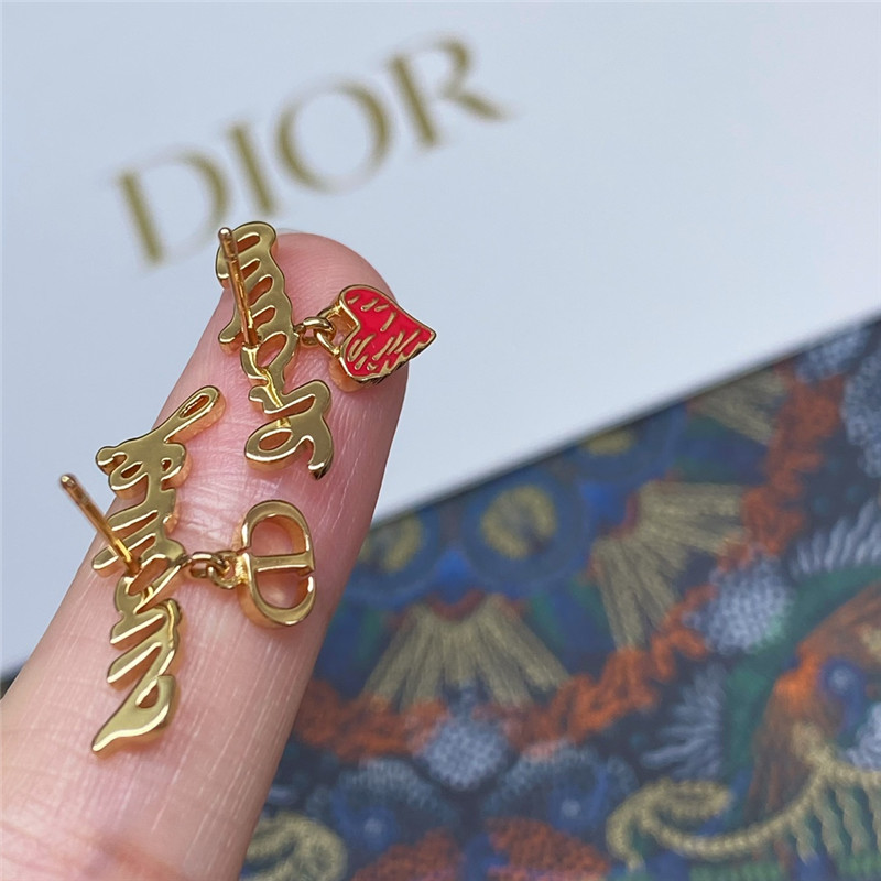 D10r red heart letter earrings