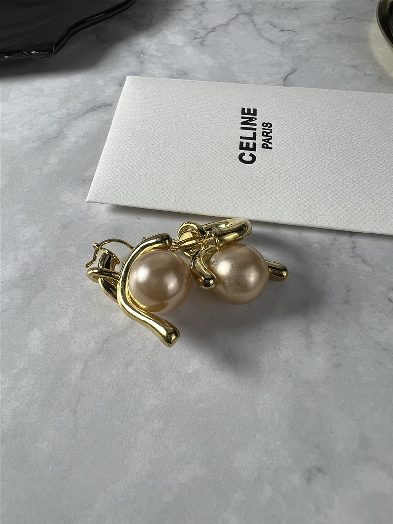 Ce1i*e nude pearl earrings