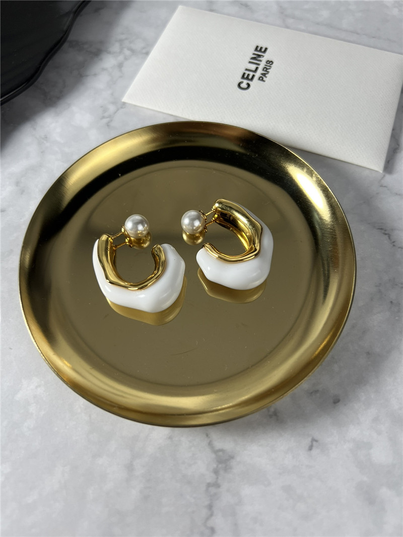 Ce1i*e white irregular earrings