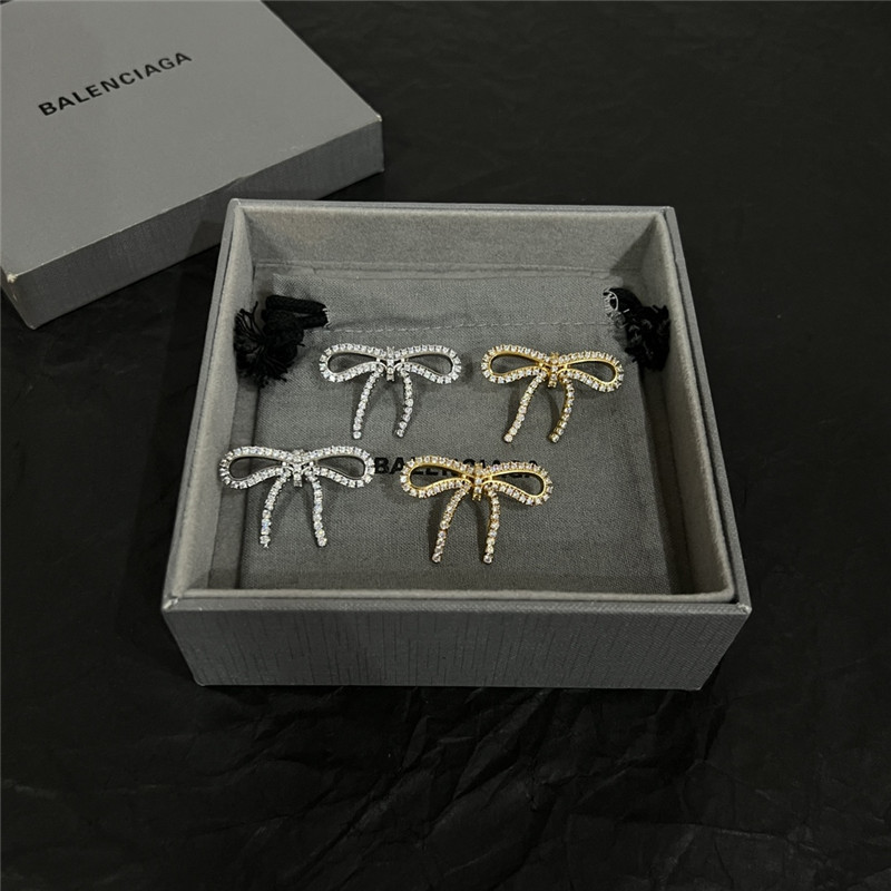 Ba1en*iaga simple and elegant earrings