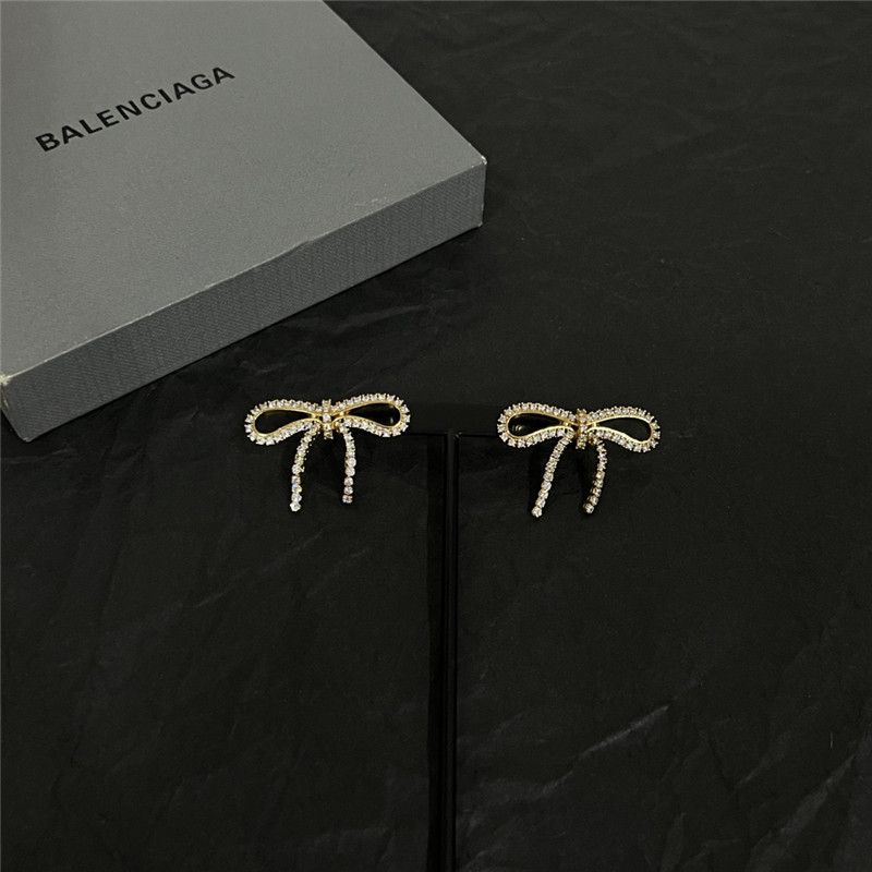 Ba1en*iaga simple and elegant earrings