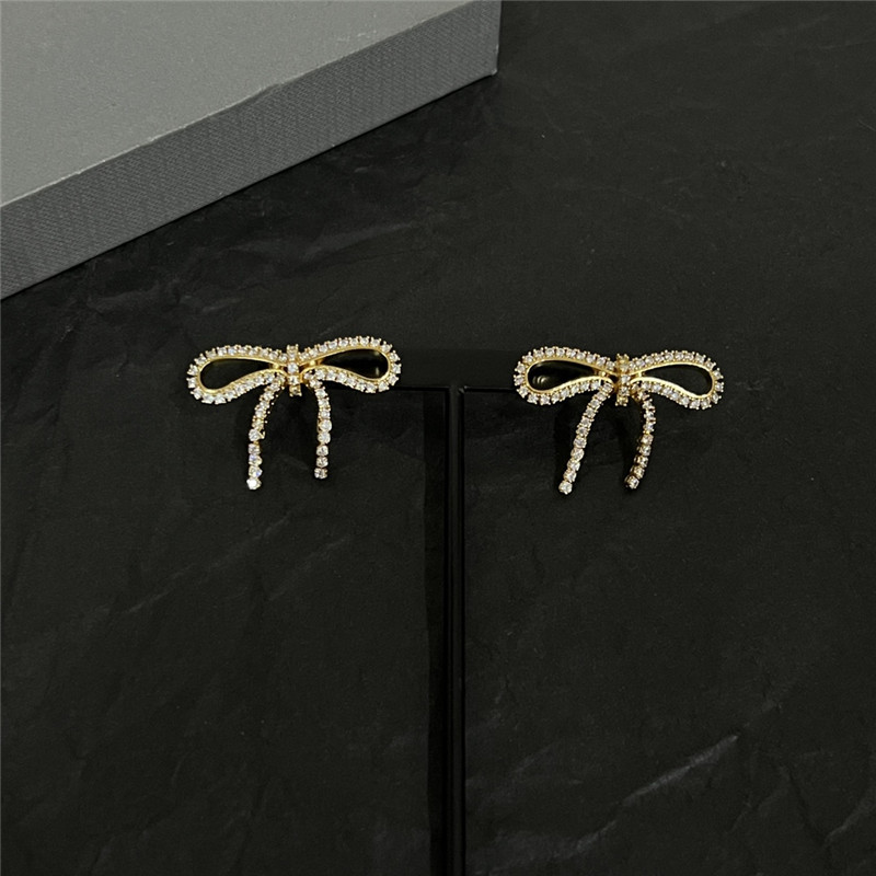 Ba1en*iaga simple and elegant earrings