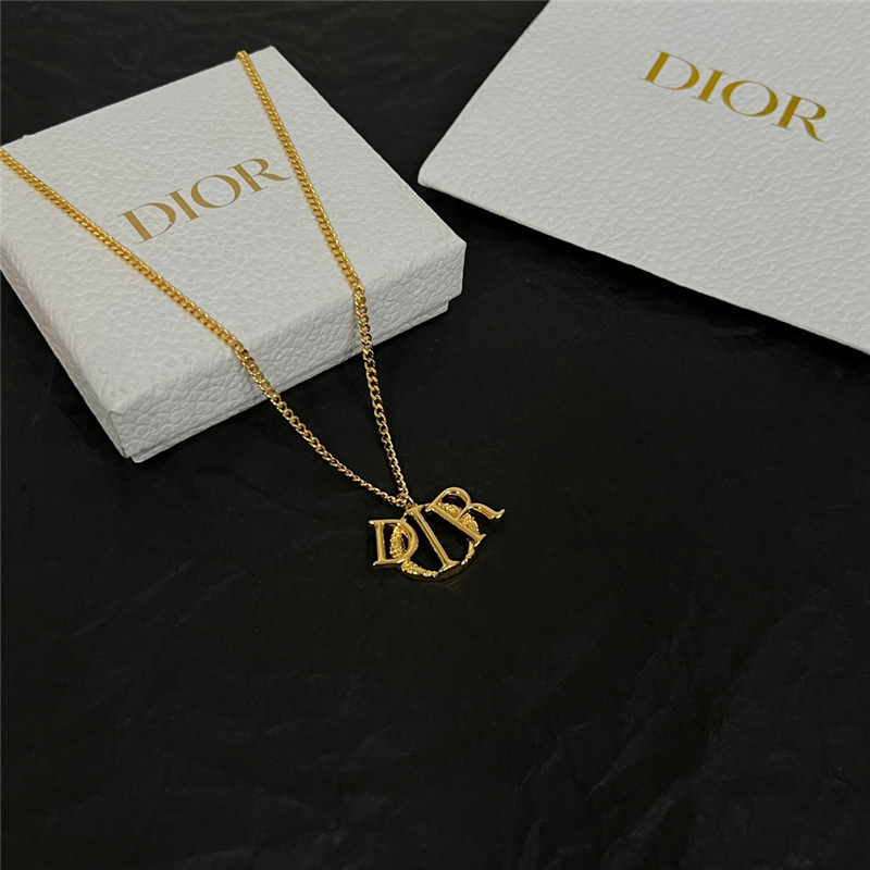 D10r vintage necklace