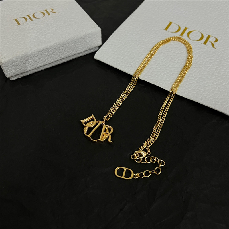 D10r vintage necklace