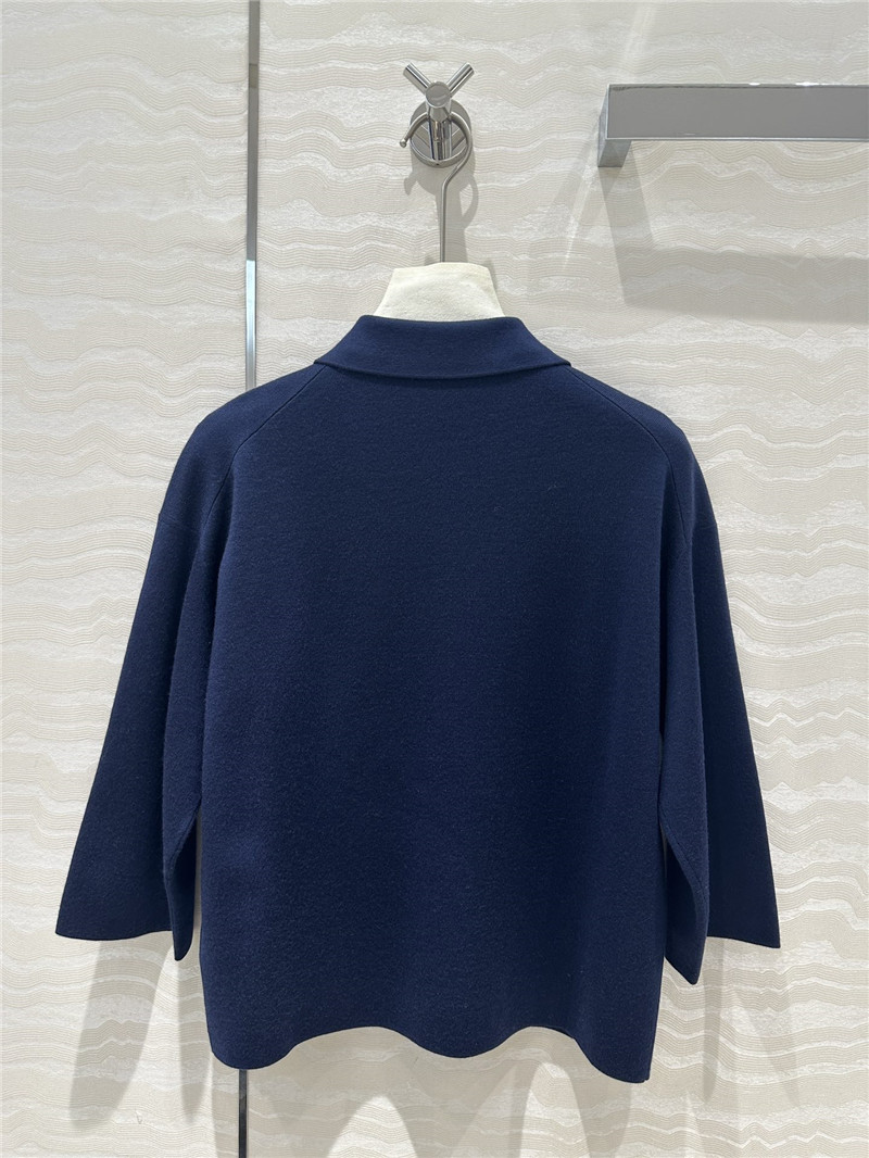 Va1e*ntin0 metal v logo top replica designer clothing websites