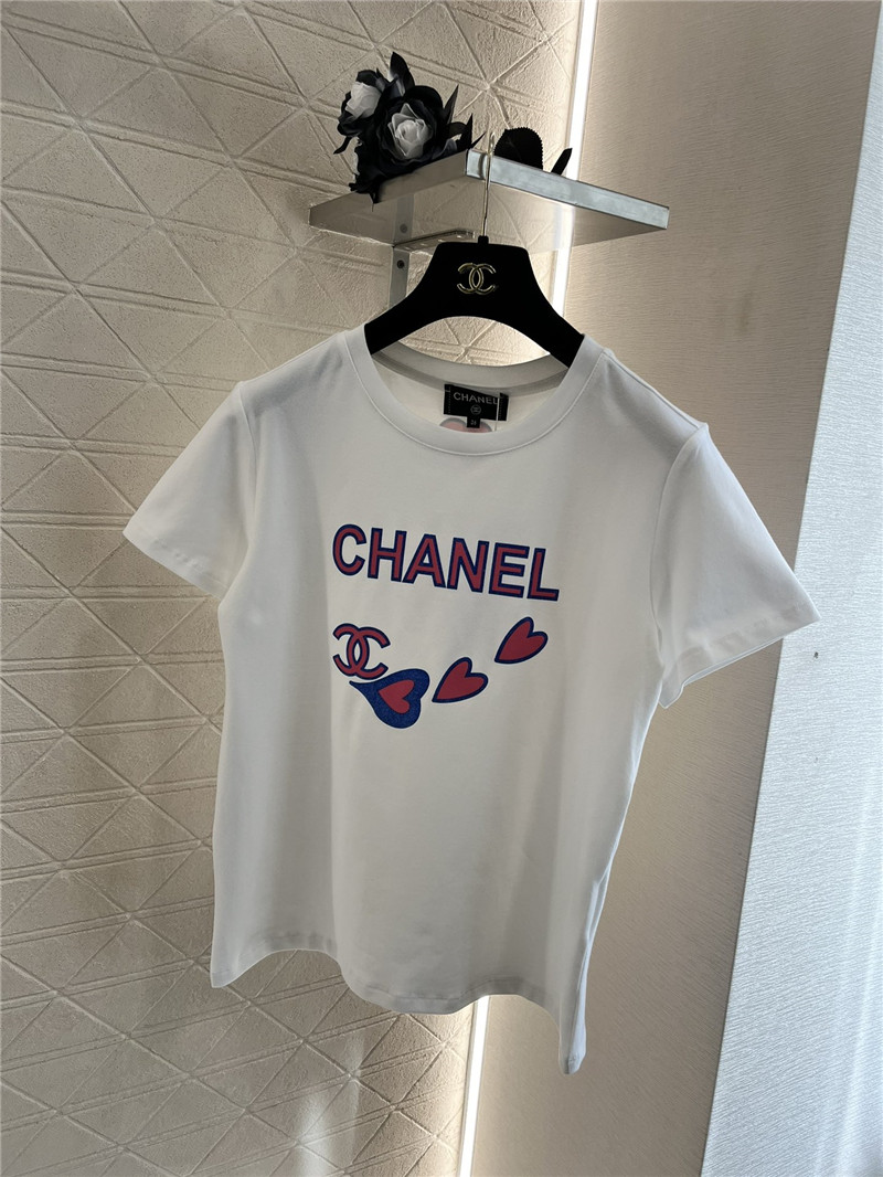 Ch**el heart print t-shirt replica clothing