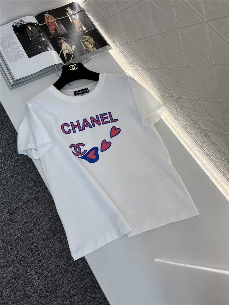 Ch**el heart print t-shirt replica clothing