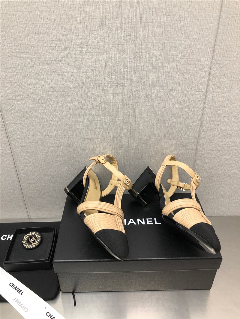 Ch**el cruise 2022/23 beige & black lambskin slingbacks pumps