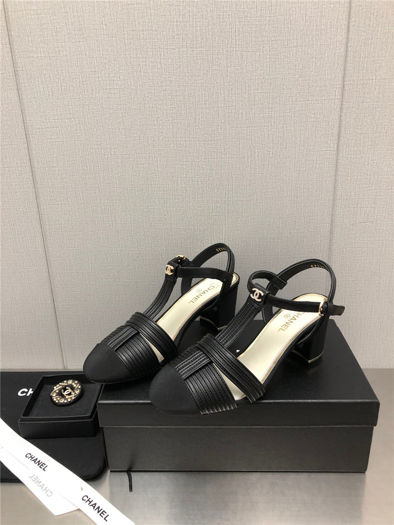 Ch**el cruise 2022/23 slingbacks & pumps in black lambskin