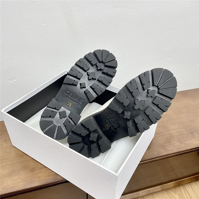 Ce1i*e triomphe rangers derby in white polished bull