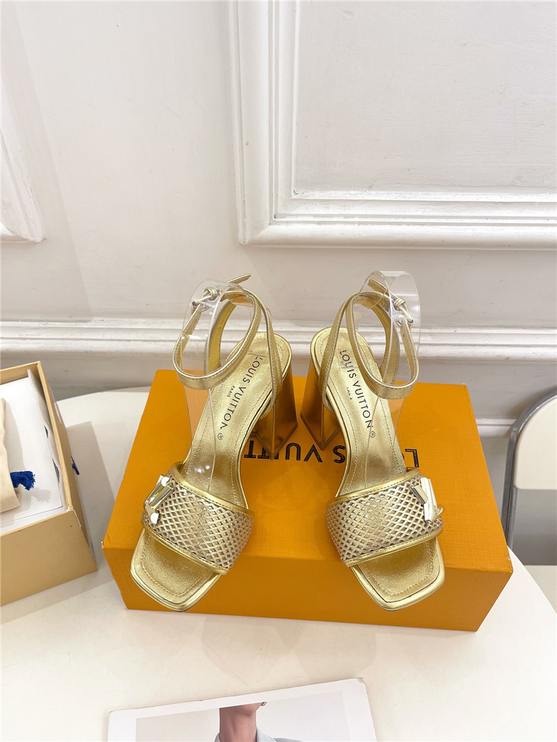 l0vis Vvtt0n shake sandal in gold calfskin