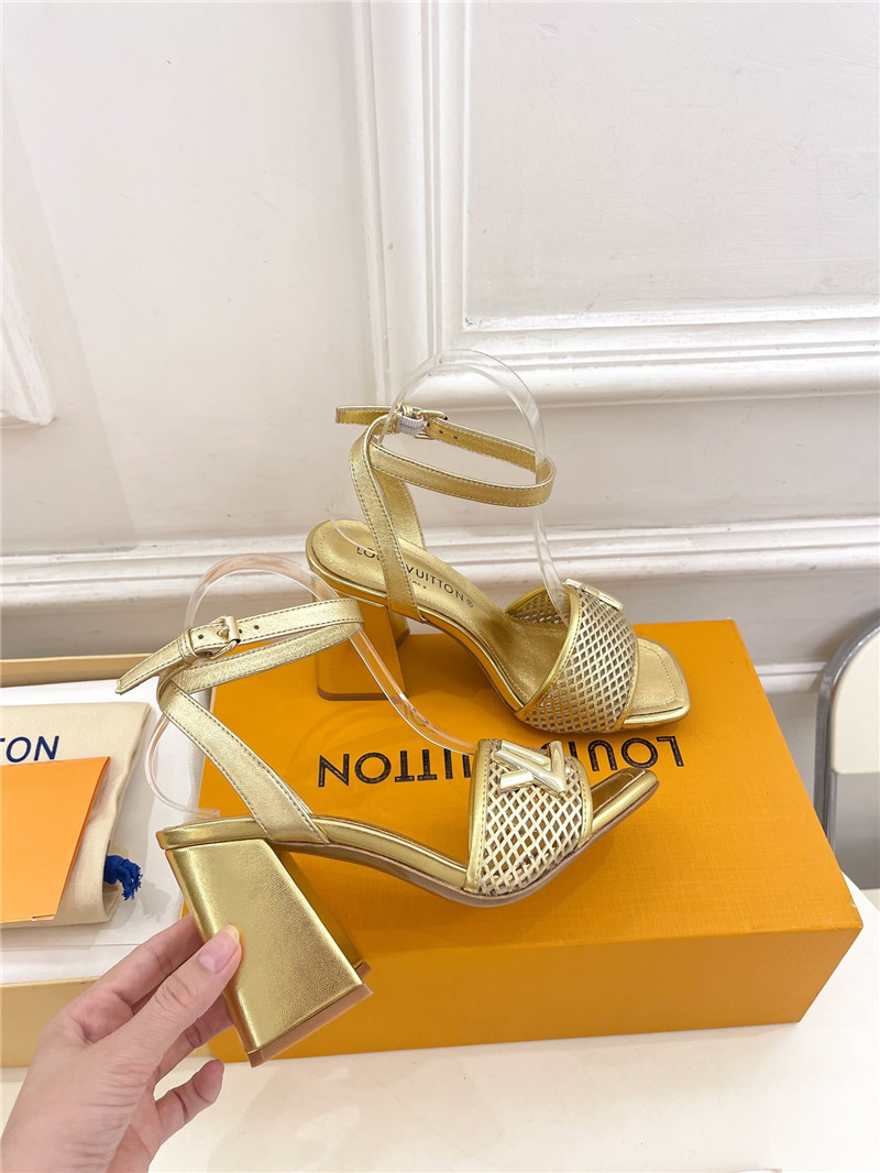 l0vis Vvtt0n shake sandal in gold calfskin