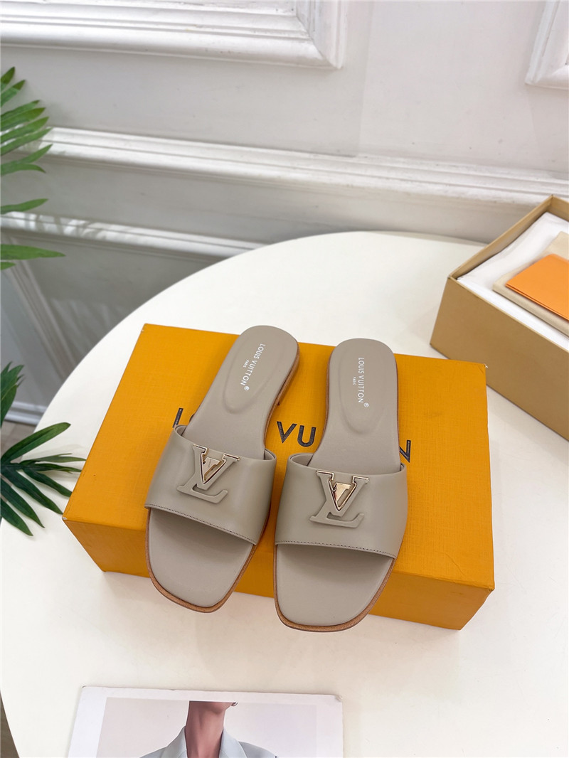 l0vis Vvtt0n lv capri flat mule pebble
