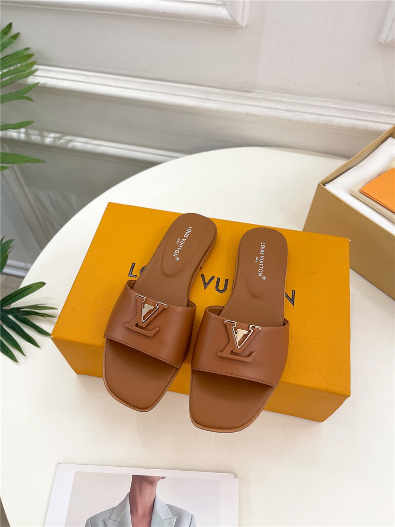l0vis Vvtt0n lv capri flat mule camel