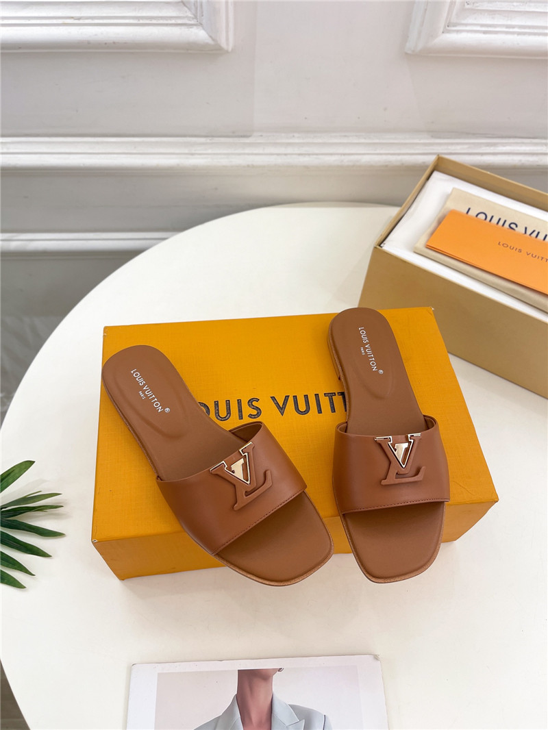 l0vis Vvtt0n lv capri flat mule camel