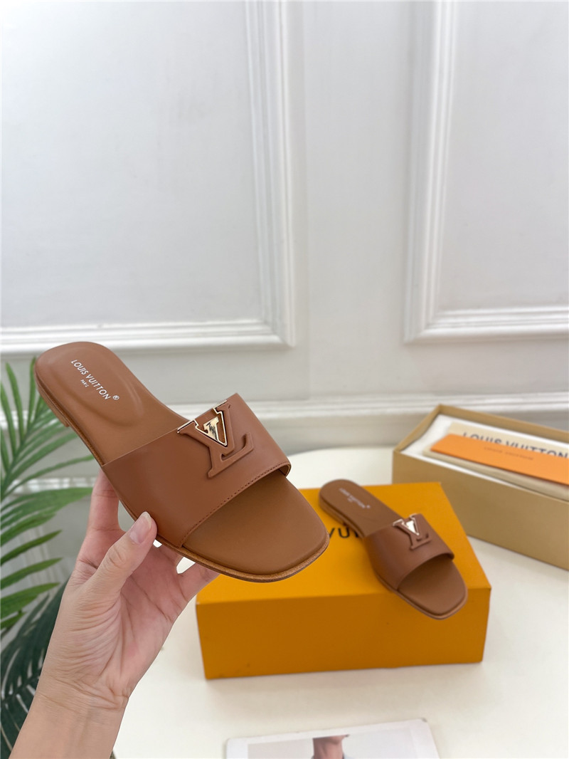 l0vis Vvtt0n lv capri flat mule camel