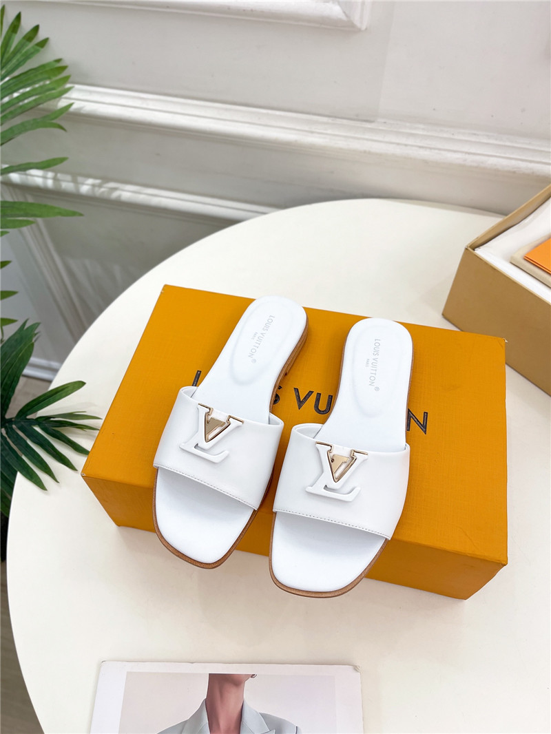 l0vis Vvtt0n lv capri flat mule white