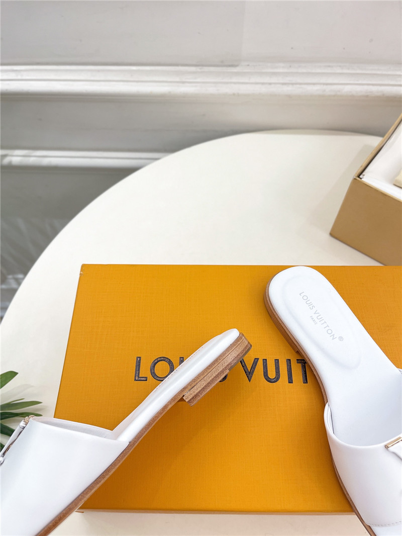 l0vis Vvtt0n lv capri flat mule white