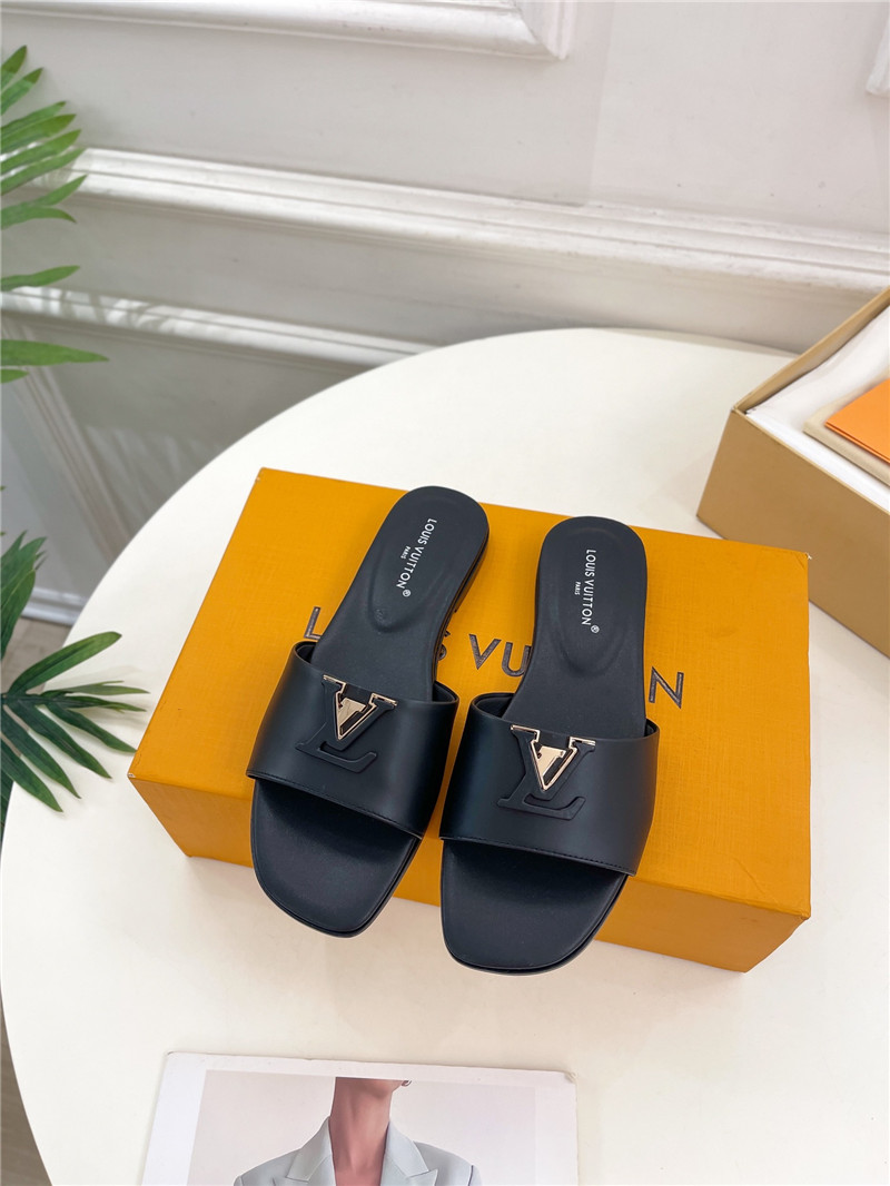 l0vis Vvtt0n lv capri flat mule black