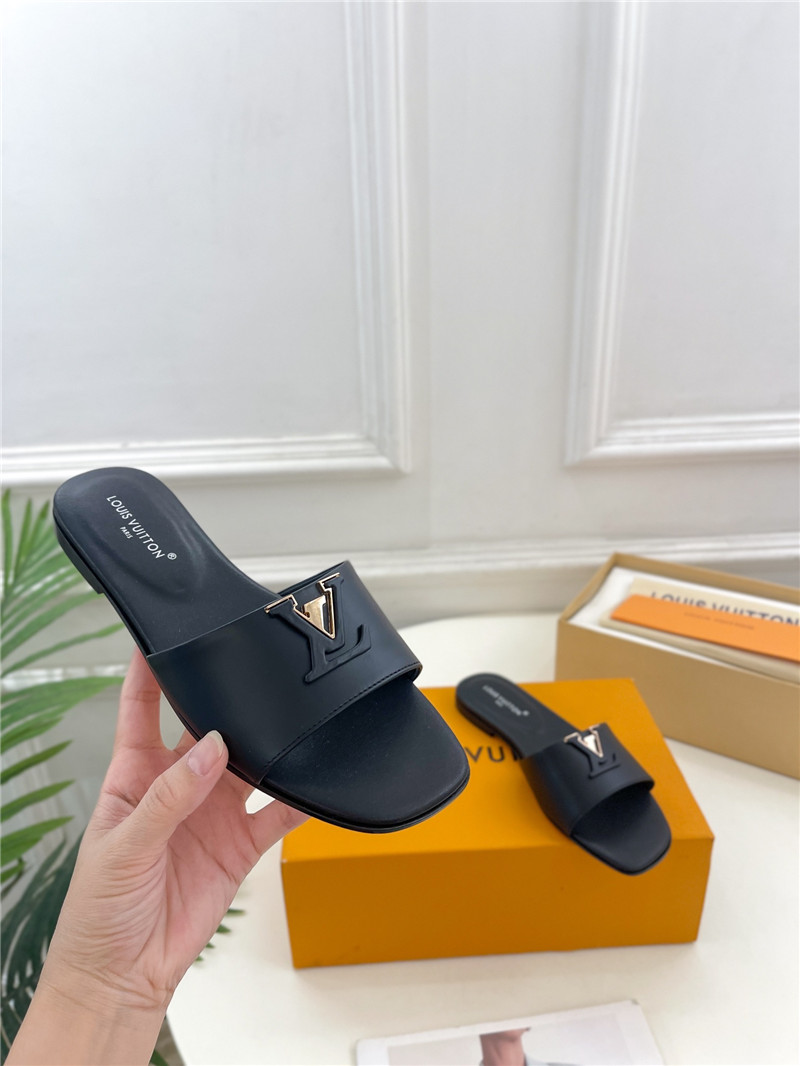 l0vis Vvtt0n lv capri flat mule black