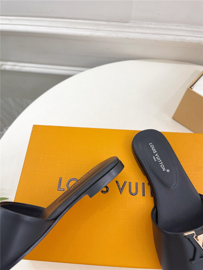 l0vis Vvtt0n lv capri flat mule black