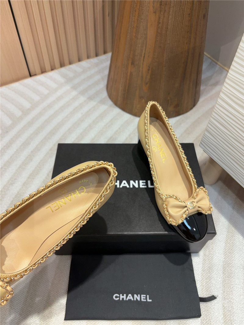 Ch**el bow chain trim ballet pumps in beige and black leather
