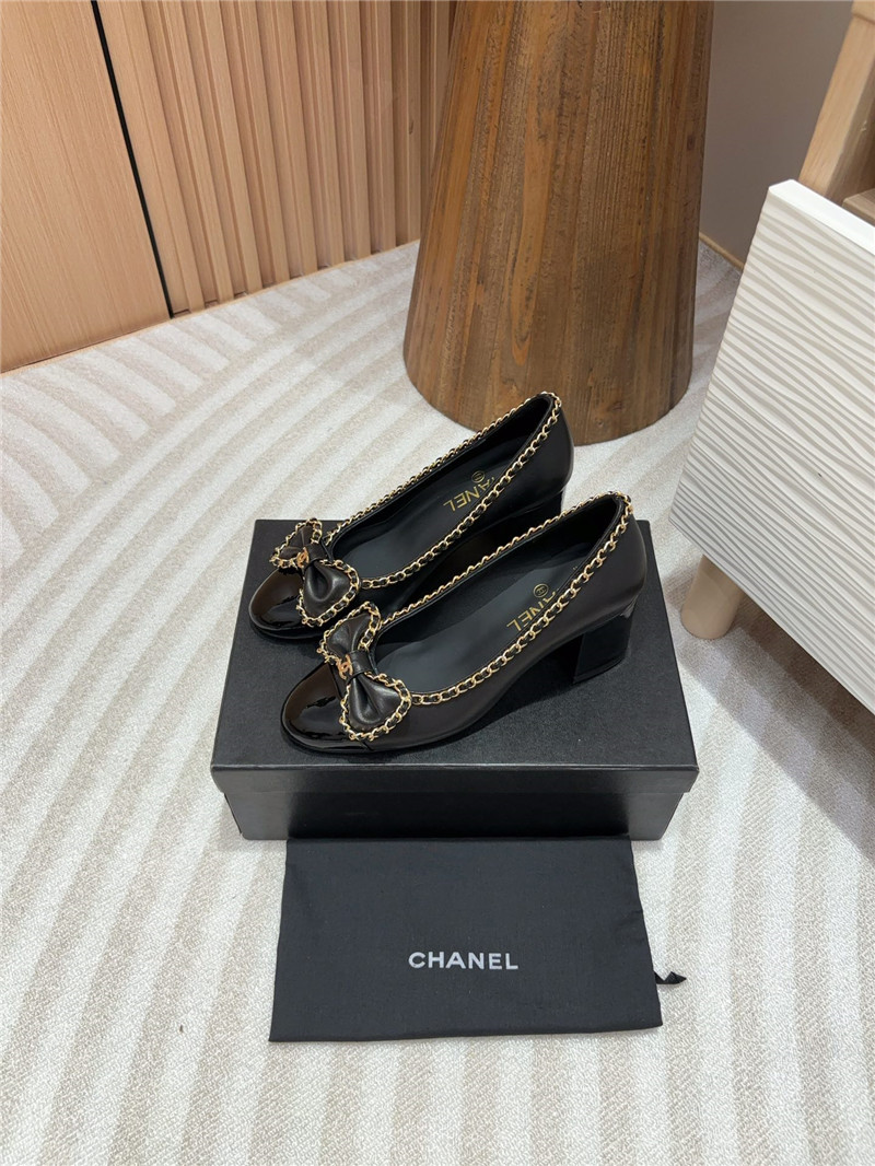Ch**el bow chain trim ballet pumps in black leather