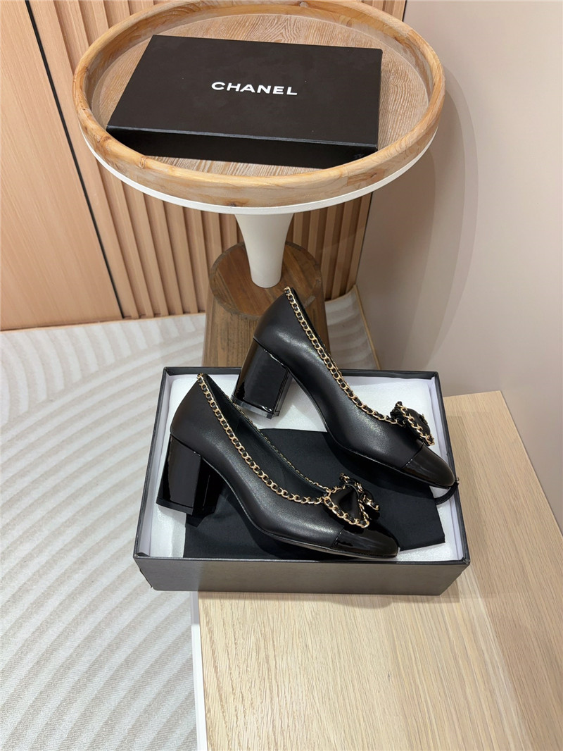 Ch**el bow chain trim ballet pumps in black leather