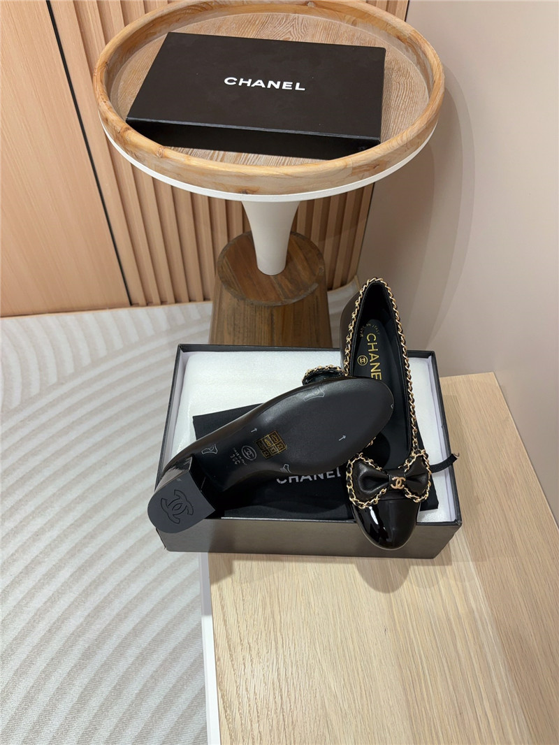 Ch**el bow chain trim ballet pumps in black leather