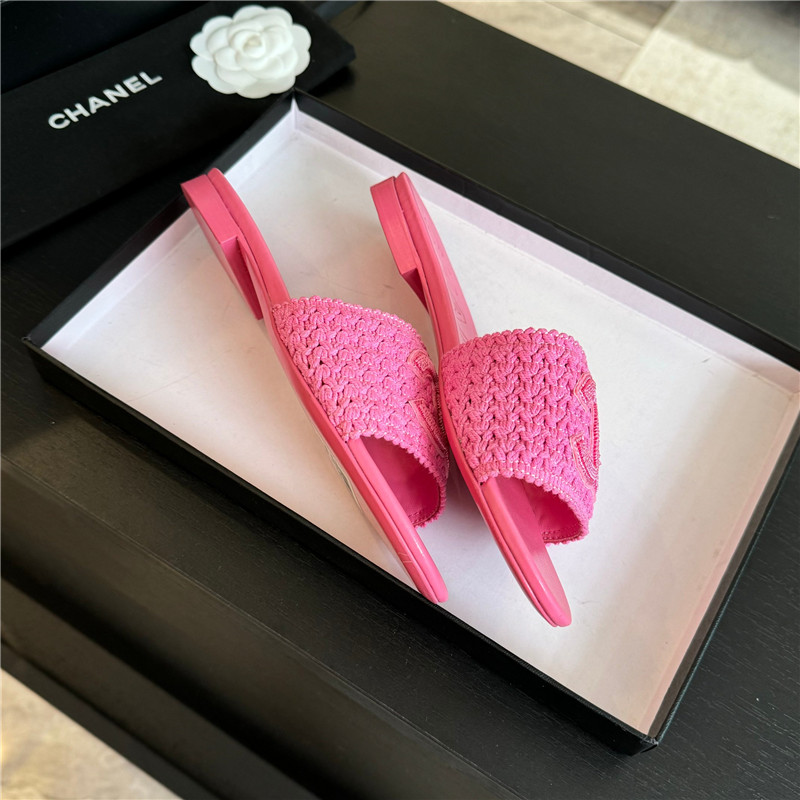 Ch**el fuchsia crochet mule sandals