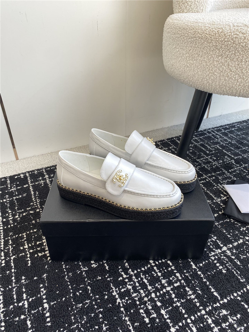 Ch**el chain trim moccasins in white calfskin