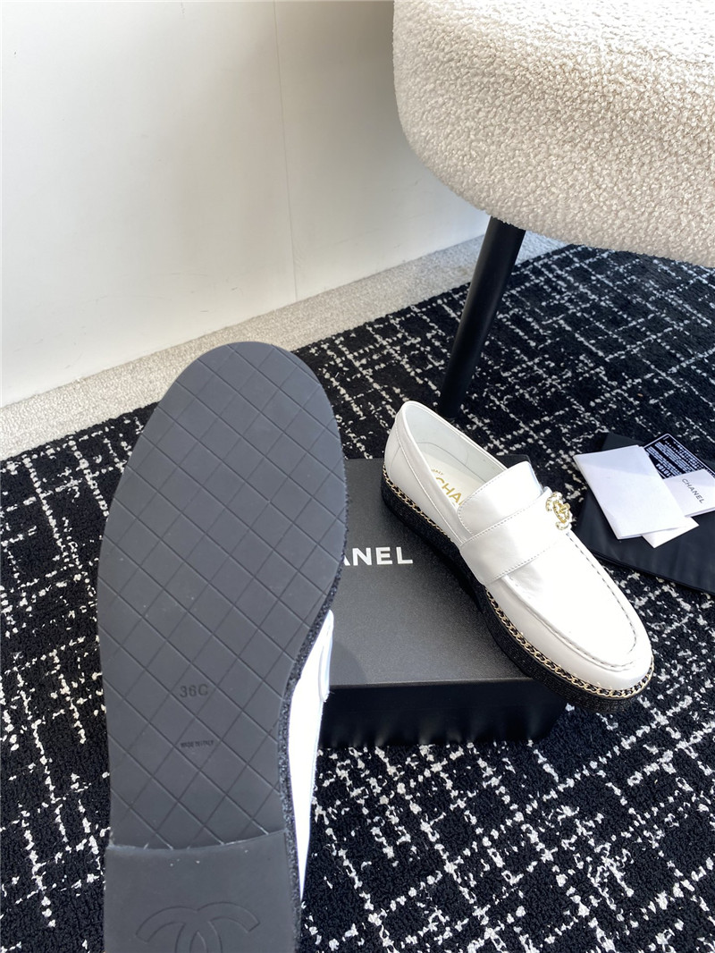 Ch**el chain trim moccasins in white calfskin