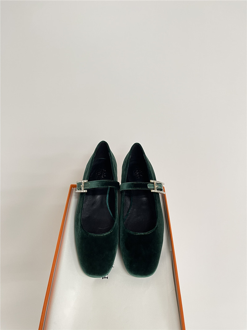 H**me5 jane velvet ballet flats in vert mousse