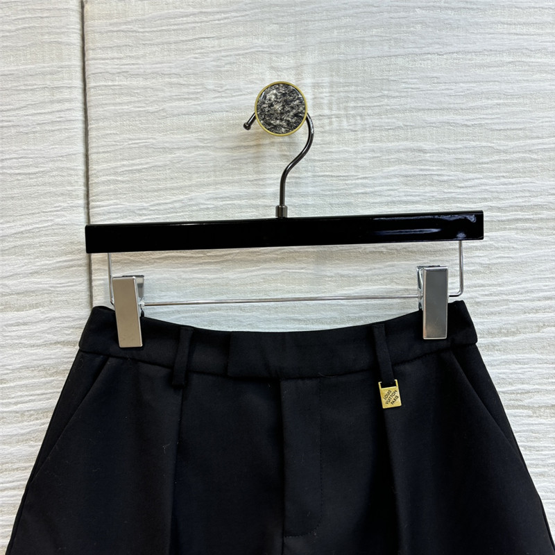 l0vis Vvtt0n lv metal button embellished shorts replicas clothes