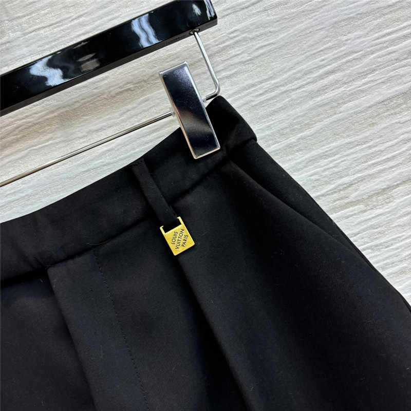 l0vis Vvtt0n lv metal button embellished shorts replicas clothes