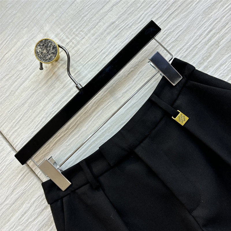 l0vis Vvtt0n lv metal button embellished shorts replicas clothes