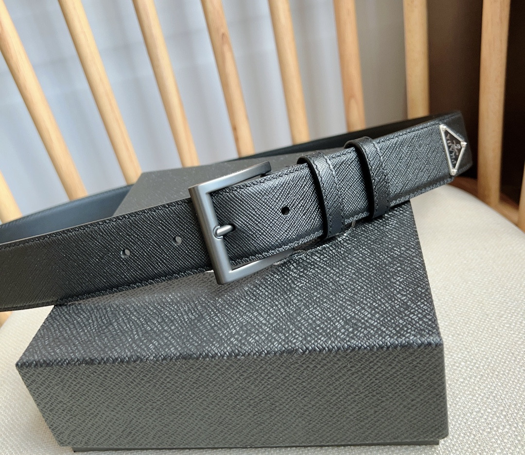 Pra*a triangle logo belt