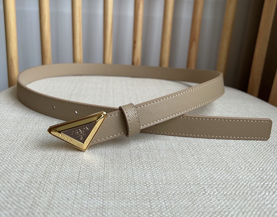 Pra*a triangle logo outline belt
