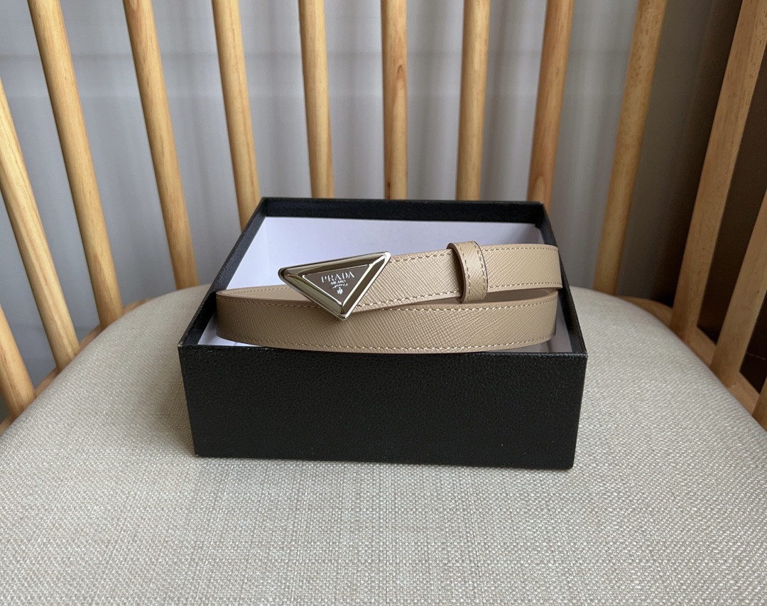 Pra*a triangle logo outline belt