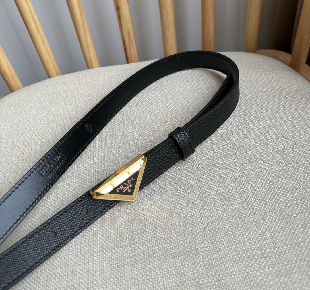 Pra*a triangle logo outline belt